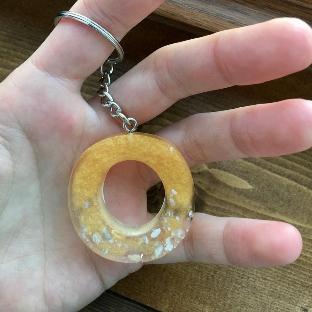 💛 Handmade Resin O Keychain 💛